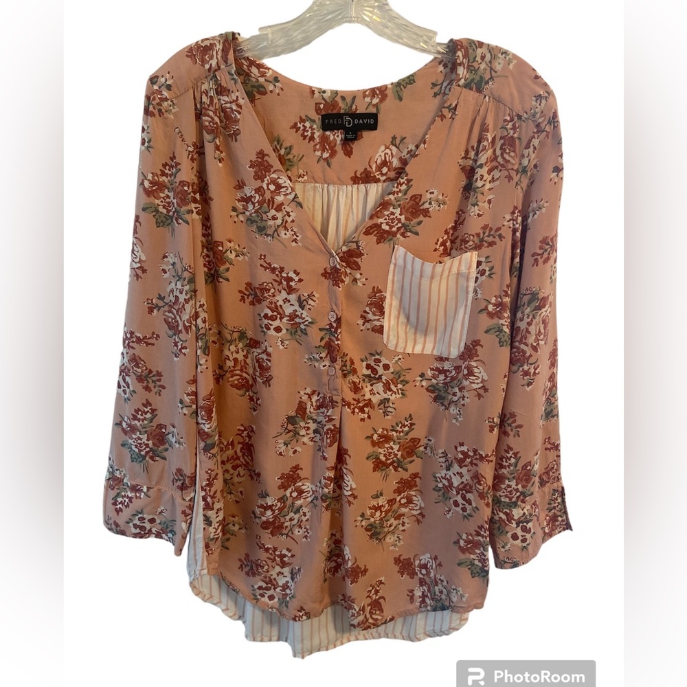 Fred David Floral 3/4 sleeve 3 button pullover chest pocket